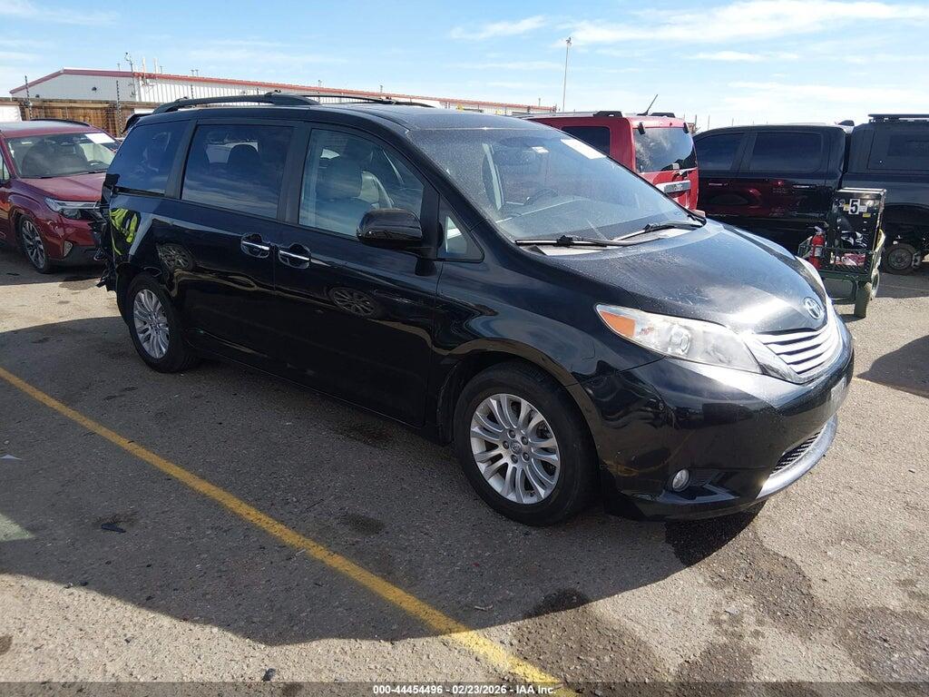 5TDYZ3DC3HS821827 2017 TOYOTA SIENNA photo no. 1