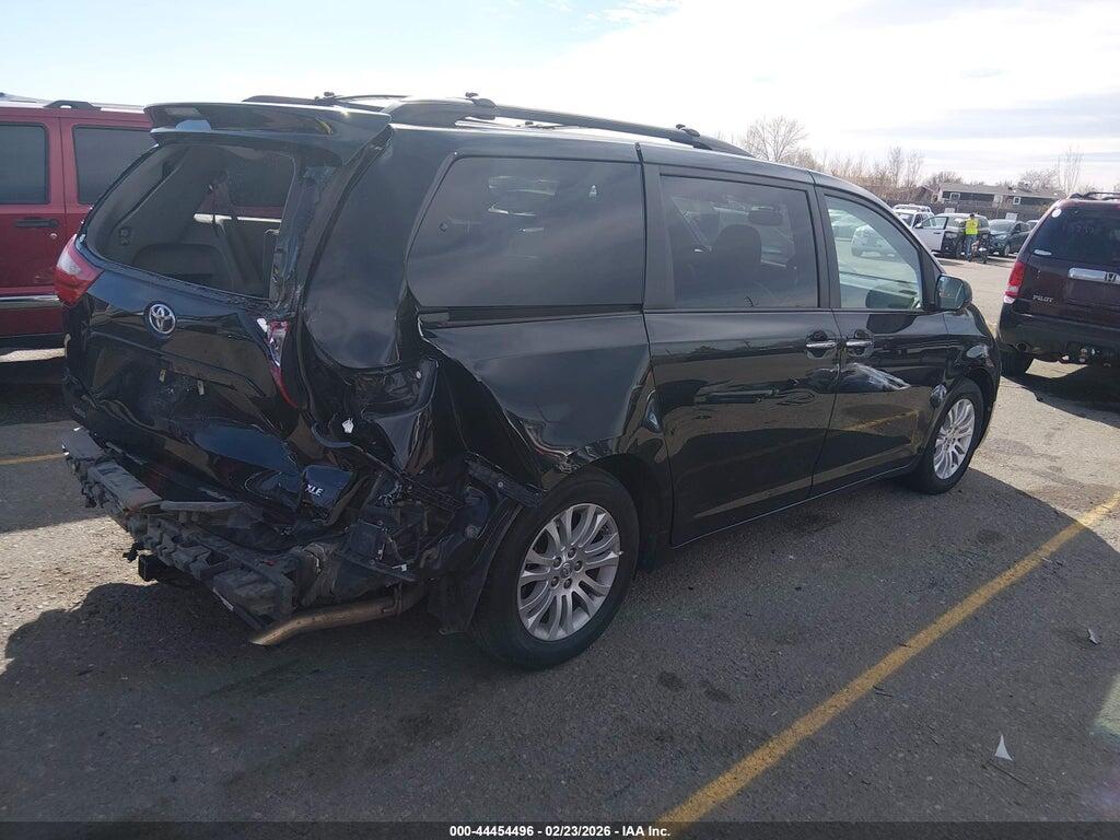 5TDYZ3DC3HS821827 2017 TOYOTA SIENNA photo no. 4