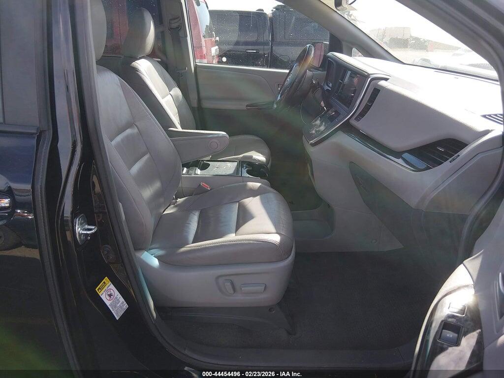 5TDYZ3DC3HS821827 2017 TOYOTA SIENNA photo no. 5
