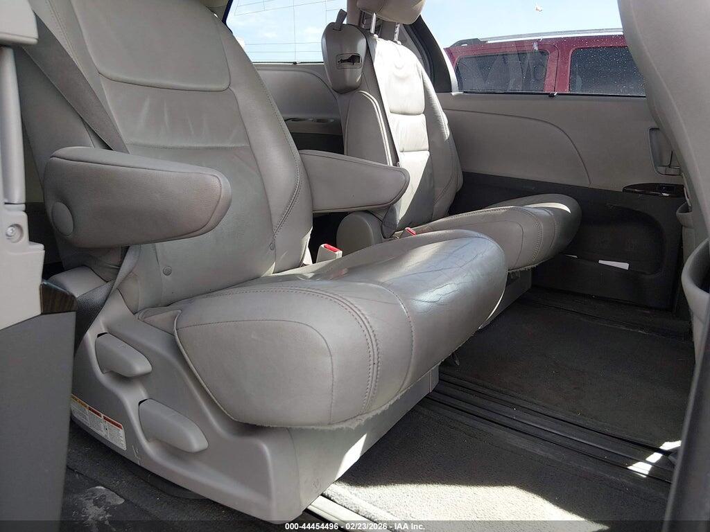 5TDYZ3DC3HS821827 2017 TOYOTA SIENNA photo no. 8