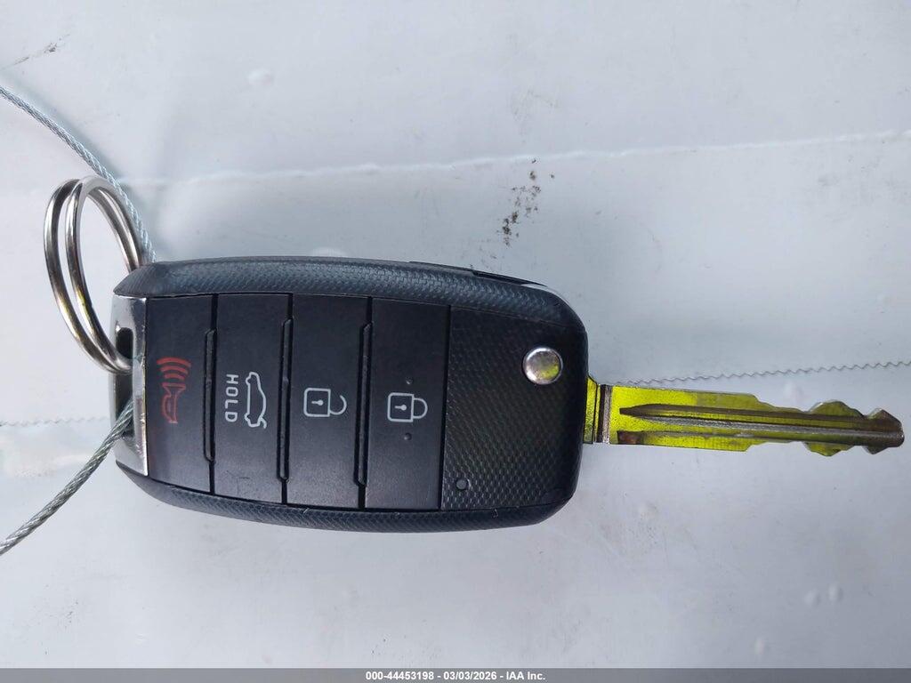 3KPFK4A72HE068083 2017 KIA FORTE photo no. 11