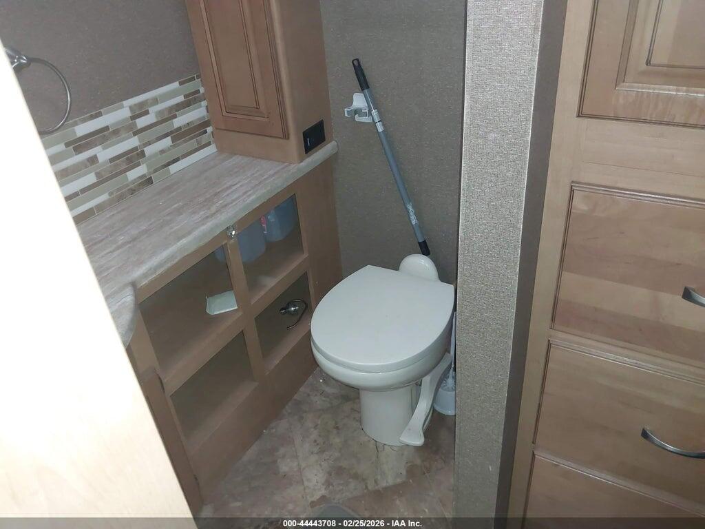 1F66F5DY4F0A10144 2015 THOR MIRAMAR photo no. 12