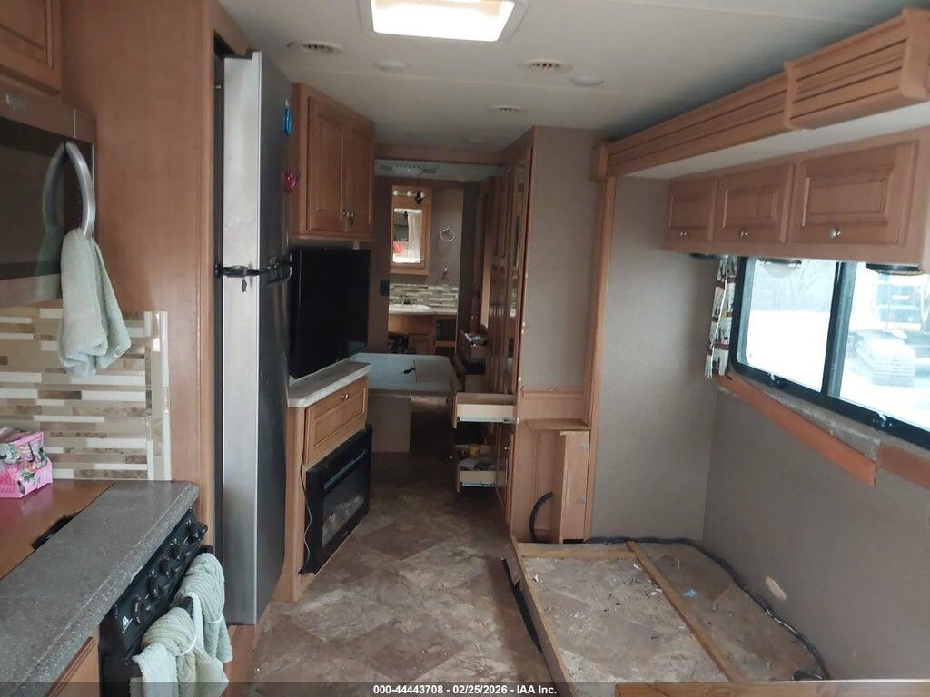 1F66F5DY4F0A10144 2015 THOR MIRAMAR photo no. 8