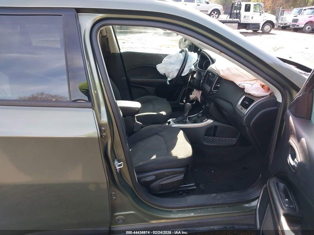 3C4NJDAB4JT127039 2018 JEEP COMPASS photo no. 5