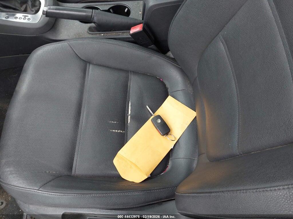 3VWLP7AJ6CM469049 2012 VOLKSWAGEN JETTA photo no. 11