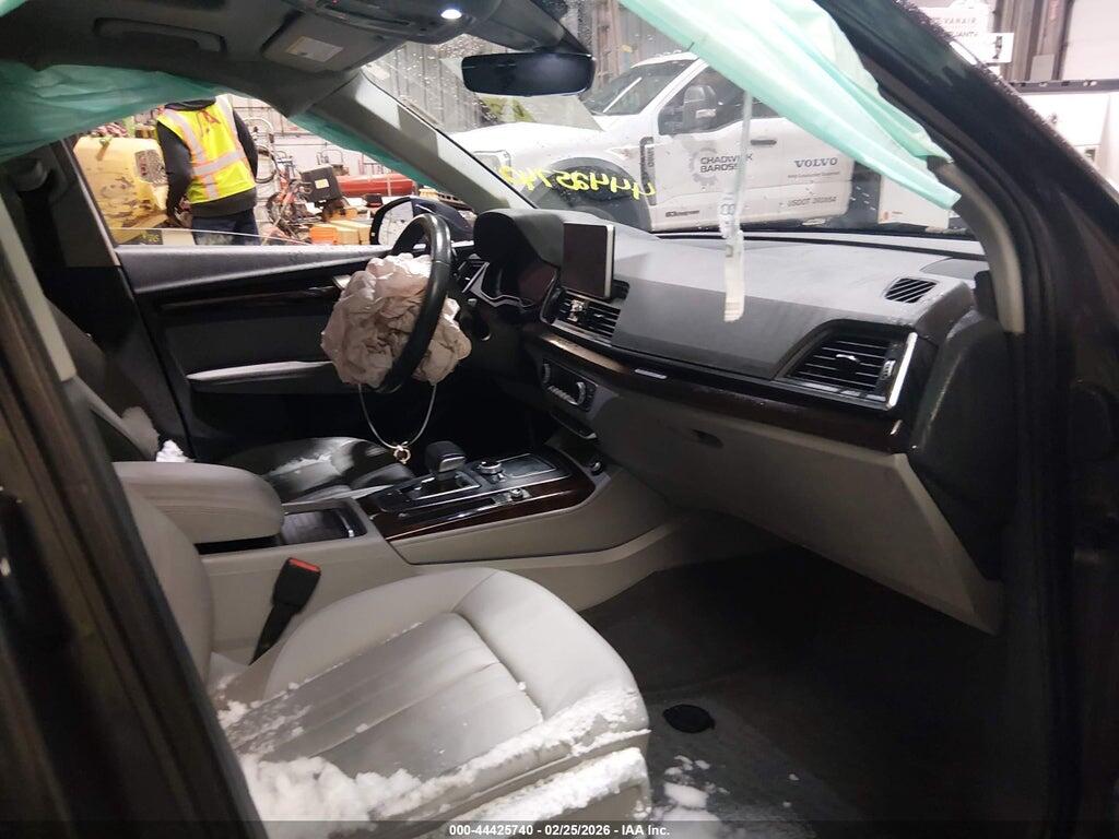 WA1BNAFY4K2104814 2019 AUDI Q5 photo no. 5