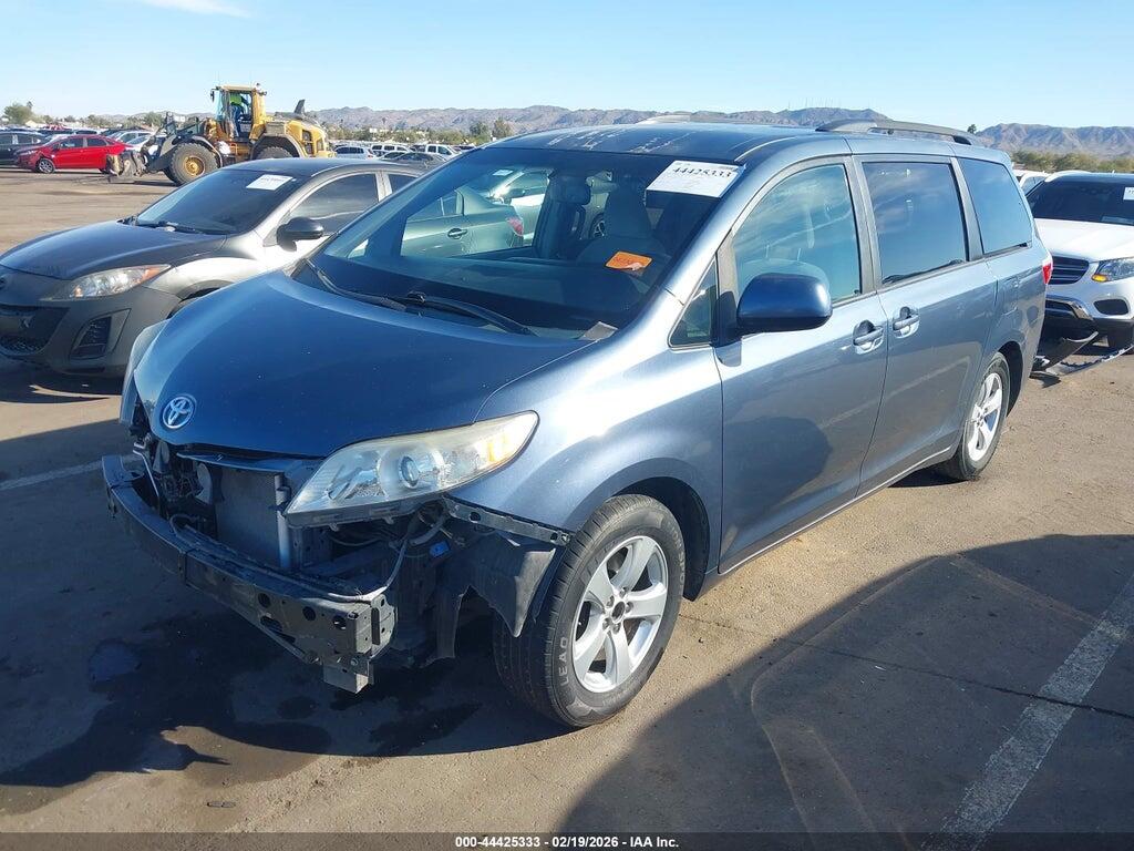 5TDKK3DC0FS591784 2015 TOYOTA SIENNA photo no. 2