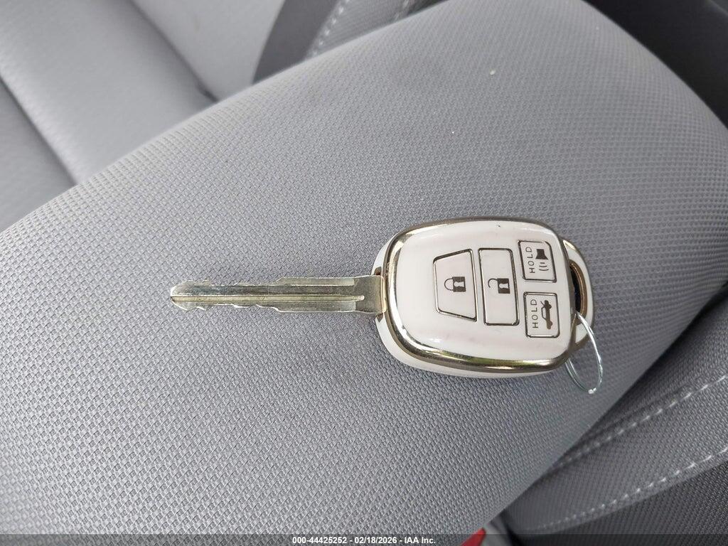5YFBURHE0JP738843 2018 TOYOTA COROLLA photo no. 11