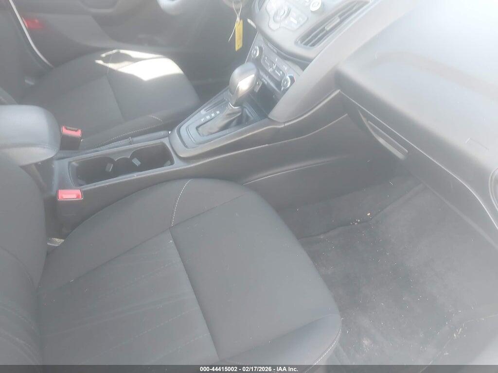 1FADP3F28HL304880 2017 FORD FOCUS photo no. 5