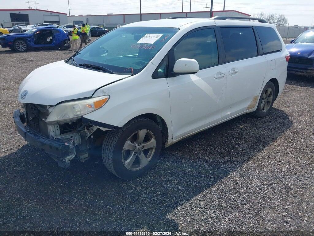 5TDKK3DC8GS716922 2016 TOYOTA SIENNA photo no. 2