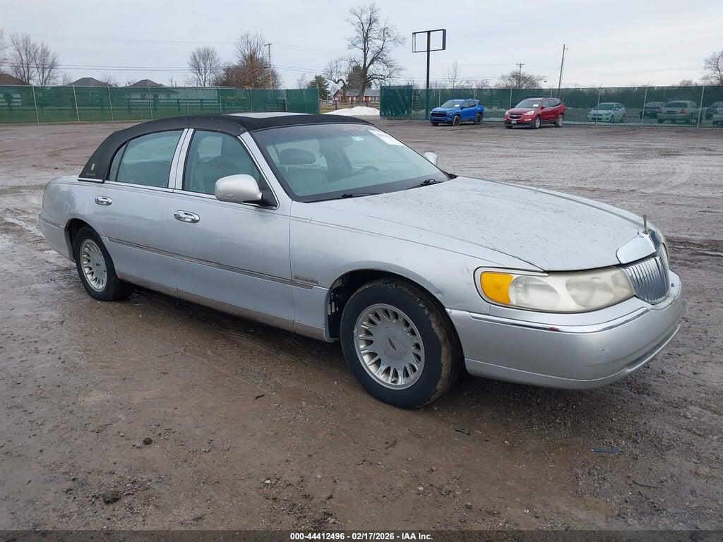 1LNHM83W7YY787866 2000 LINCOLN TOWN CAR photo no. 1
