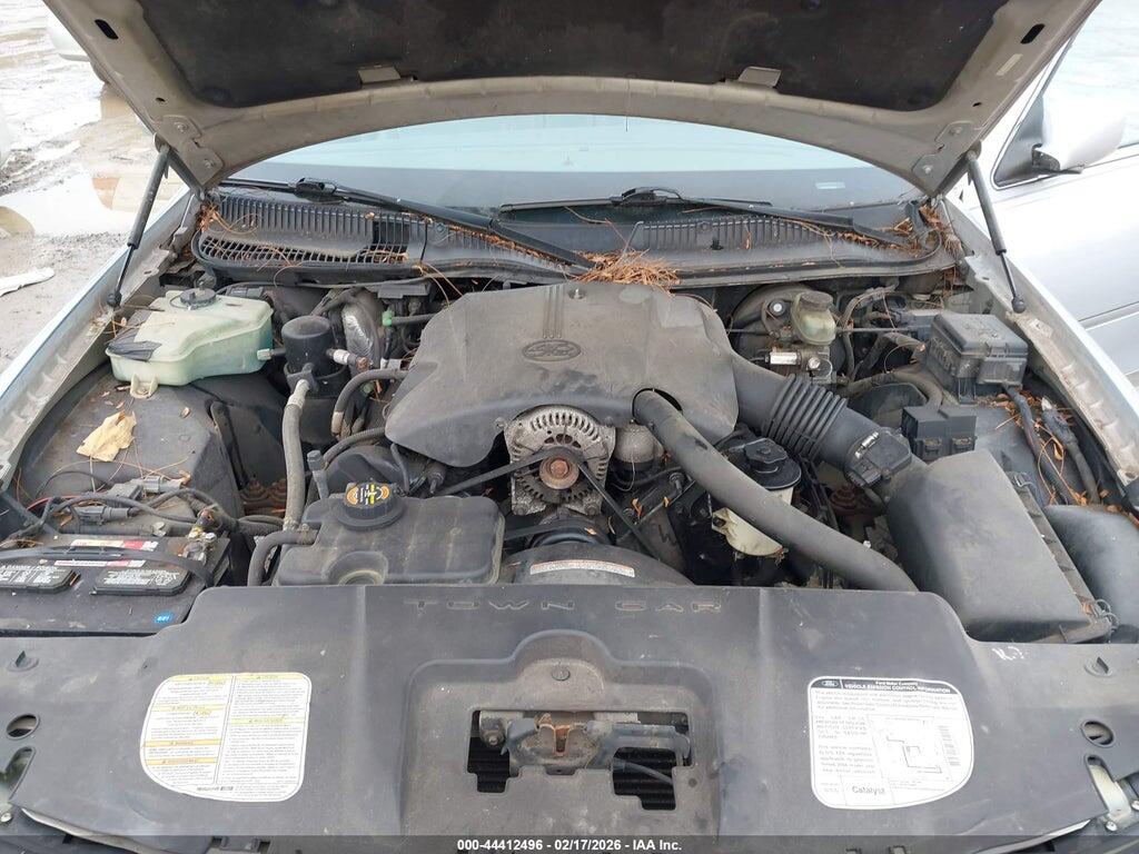 1LNHM83W7YY787866 2000 LINCOLN TOWN CAR photo no. 10