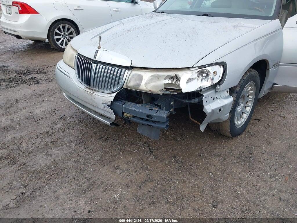 1LNHM83W7YY787866 2000 LINCOLN TOWN CAR photo no. 6