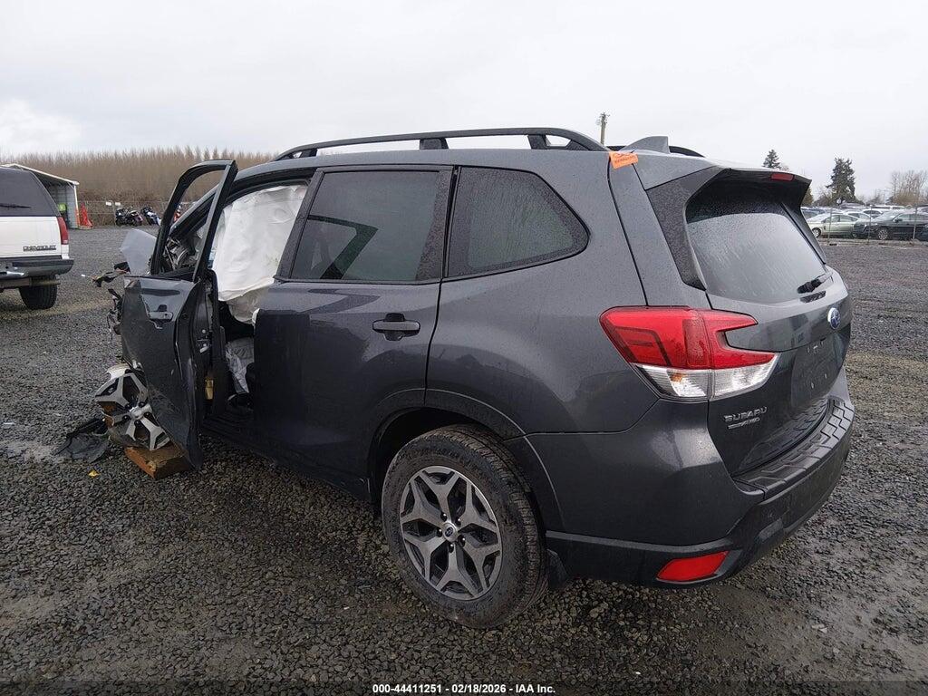 JF2SKAEC8PH458104 2023 SUBARU FORESTER photo no. 3