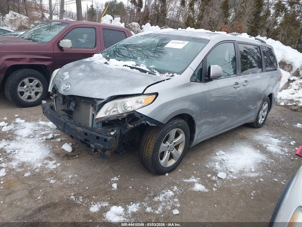 5TDKK3DC0FS657069 2015 TOYOTA SIENNA photo no. 2