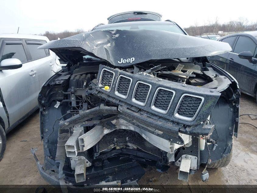 3C4NJDCB7JT493705 2018 JEEP COMPASS photo no. 6
