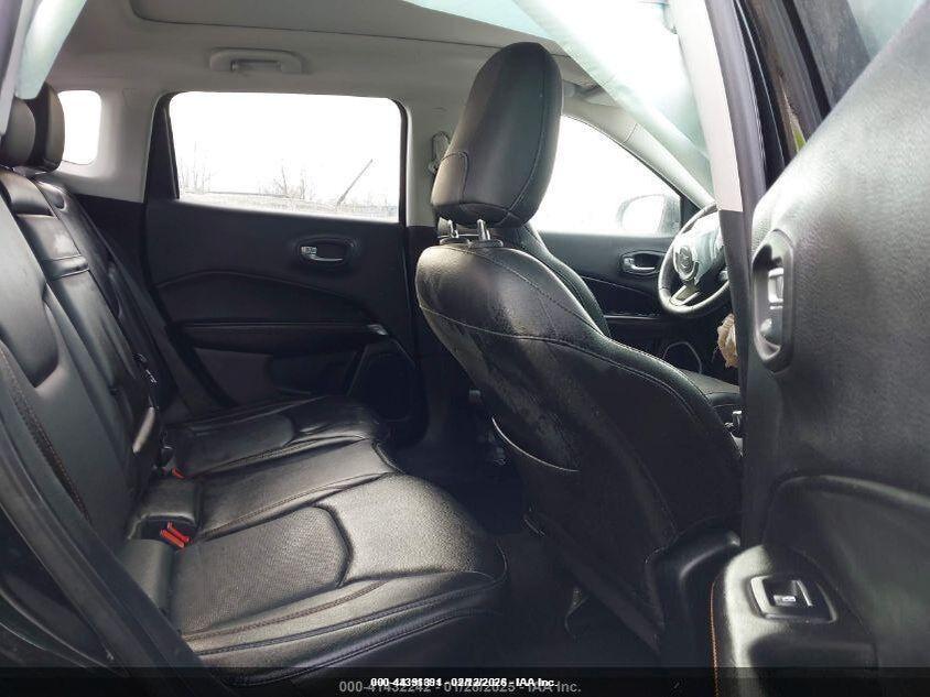 3C4NJDCB7JT493705 2018 JEEP COMPASS photo no. 8