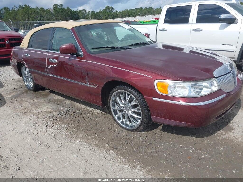 1LNHM82W9YY815765 2000 LINCOLN TOWN CAR photo no. 1