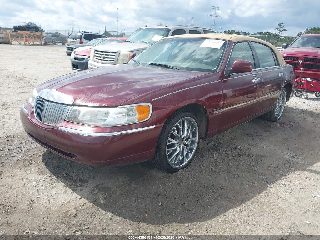 1LNHM82W9YY815765 2000 LINCOLN TOWN CAR photo no. 2