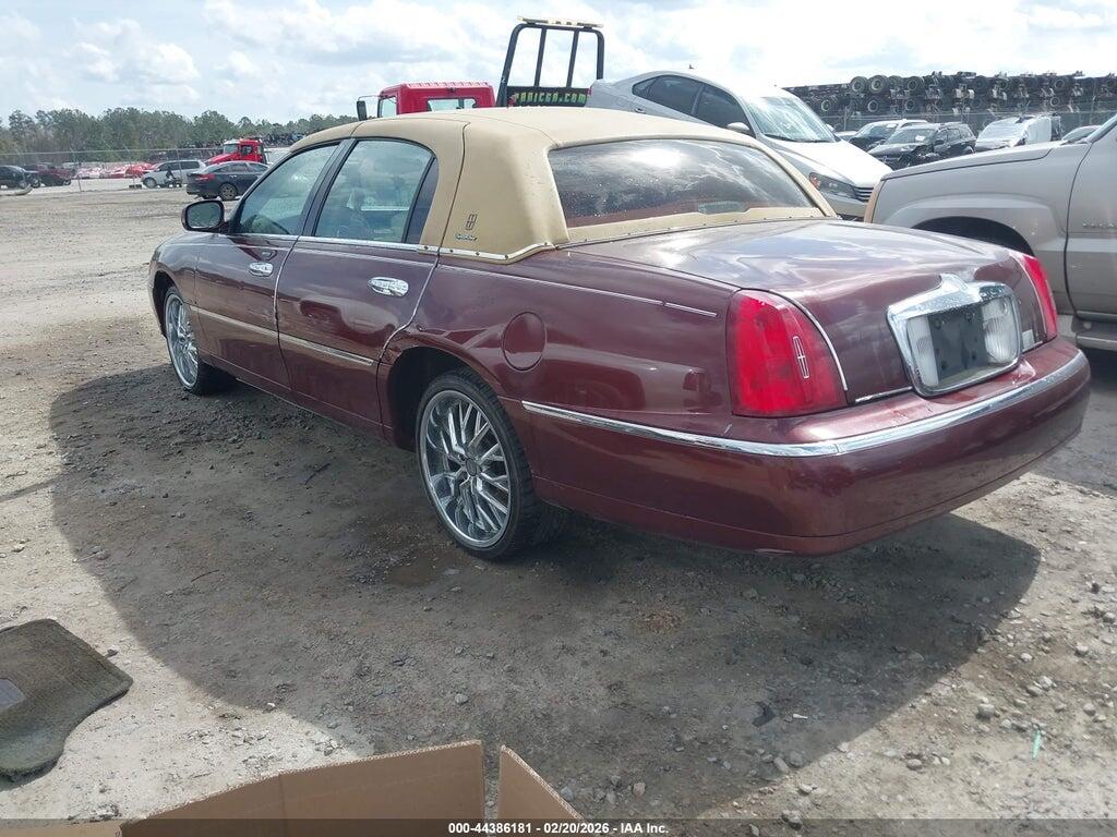 1LNHM82W9YY815765 2000 LINCOLN TOWN CAR photo no. 3