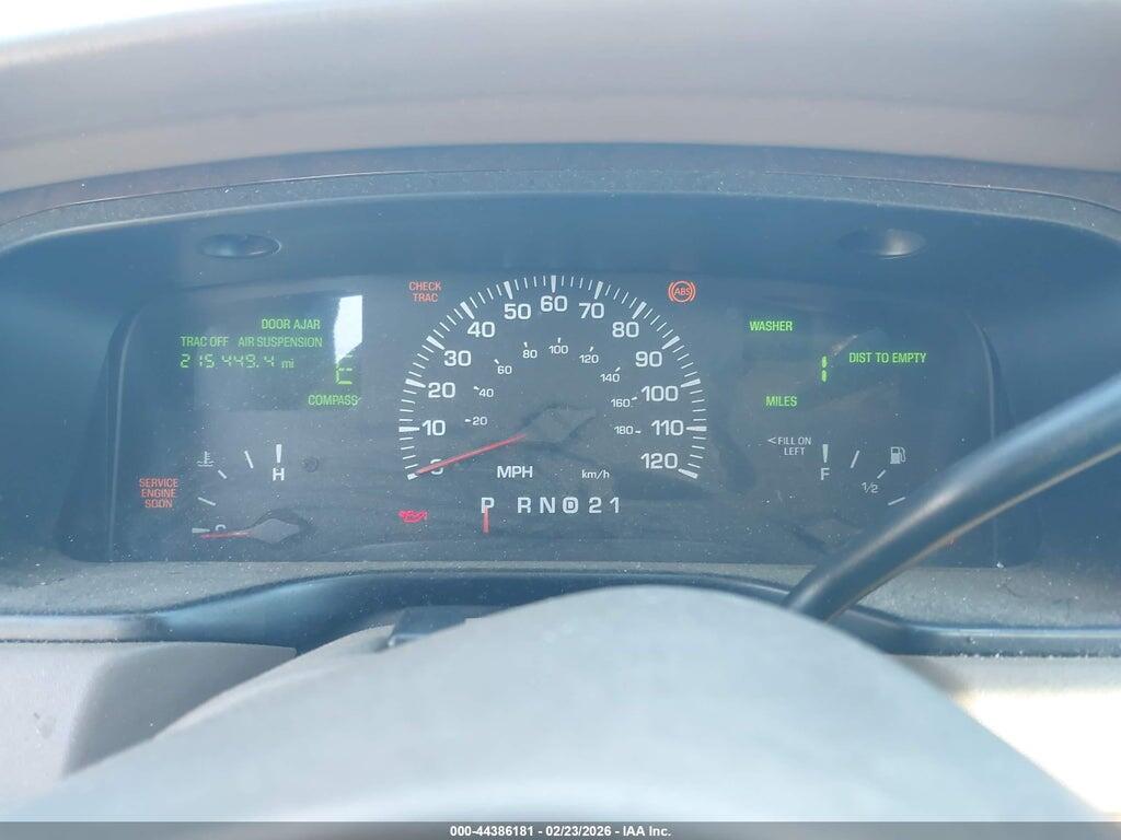 1LNHM82W9YY815765 2000 LINCOLN TOWN CAR photo no. 7