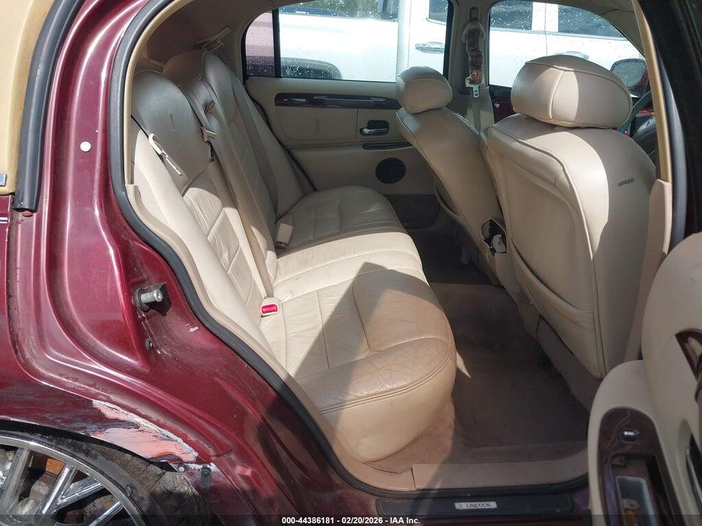 1LNHM82W9YY815765 2000 LINCOLN TOWN CAR photo no. 8