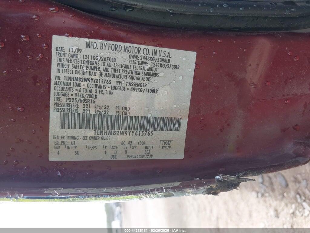 1LNHM82W9YY815765 2000 LINCOLN TOWN CAR photo no. 9