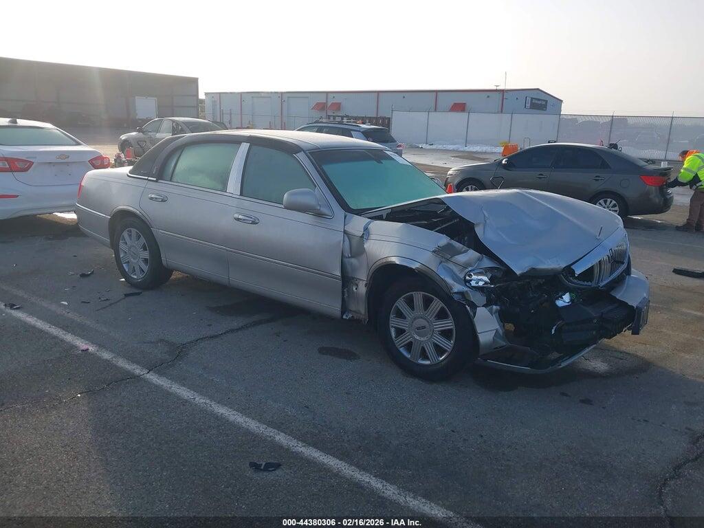 1LNHM83W64Y607044 2004 LINCOLN TOWN CAR photo no. 1