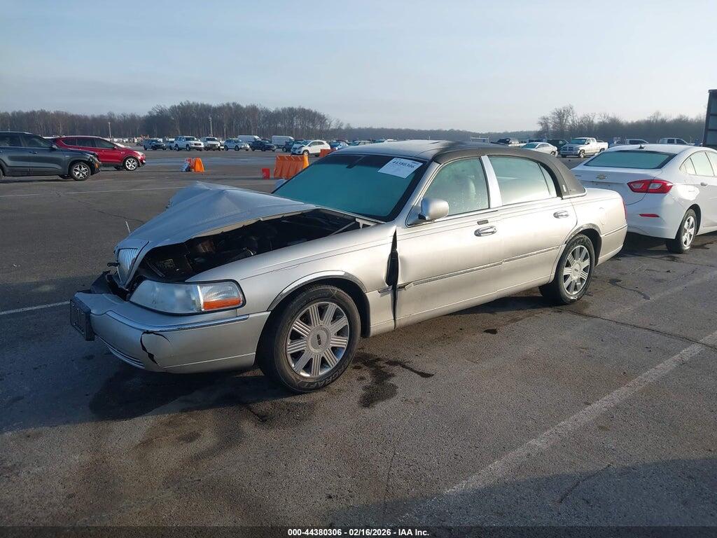 1LNHM83W64Y607044 2004 LINCOLN TOWN CAR photo no. 2
