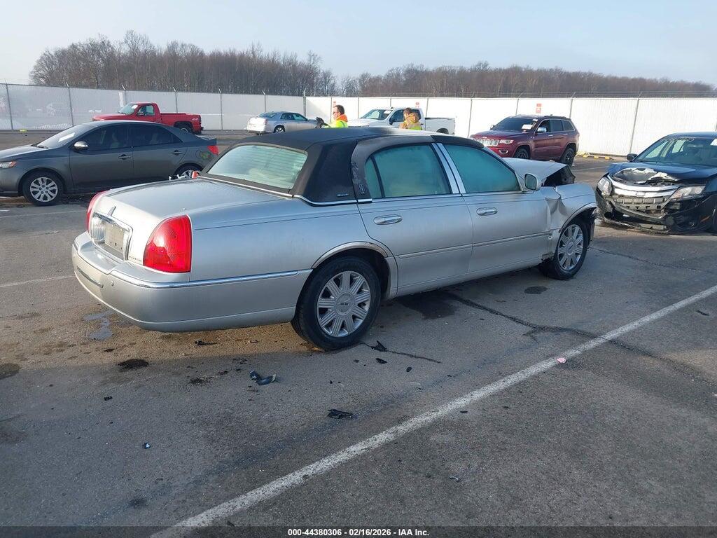 1LNHM83W64Y607044 2004 LINCOLN TOWN CAR photo no. 4