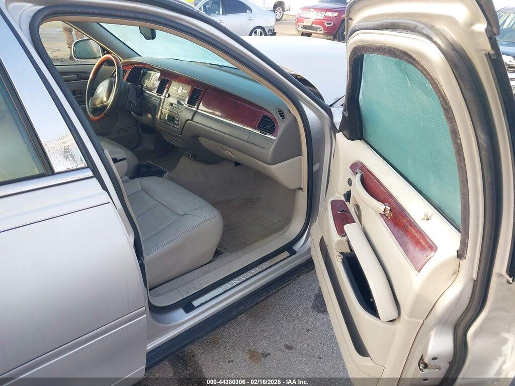 1LNHM83W64Y607044 2004 LINCOLN TOWN CAR photo no. 5