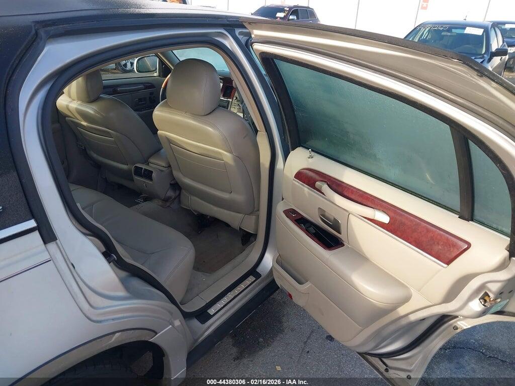 1LNHM83W64Y607044 2004 LINCOLN TOWN CAR photo no. 8