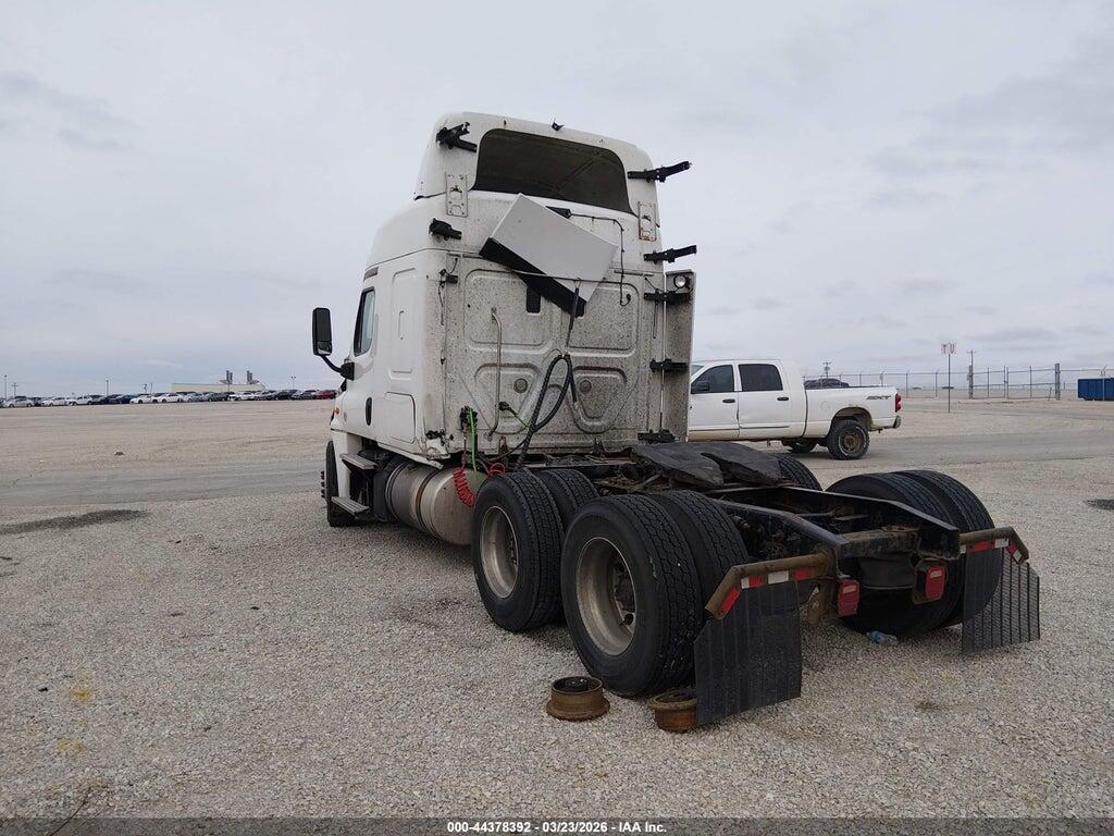 1FUJGLDVXFLGM6432 2015 FREIGHTLINER CASCADIA 125 photo no. 3