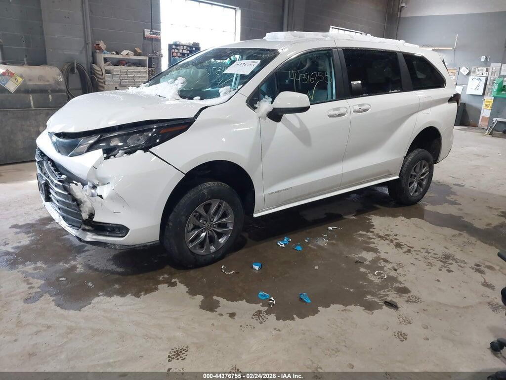 5TDKRKEC7RS190791 2024 TOYOTA SIENNA photo no. 2