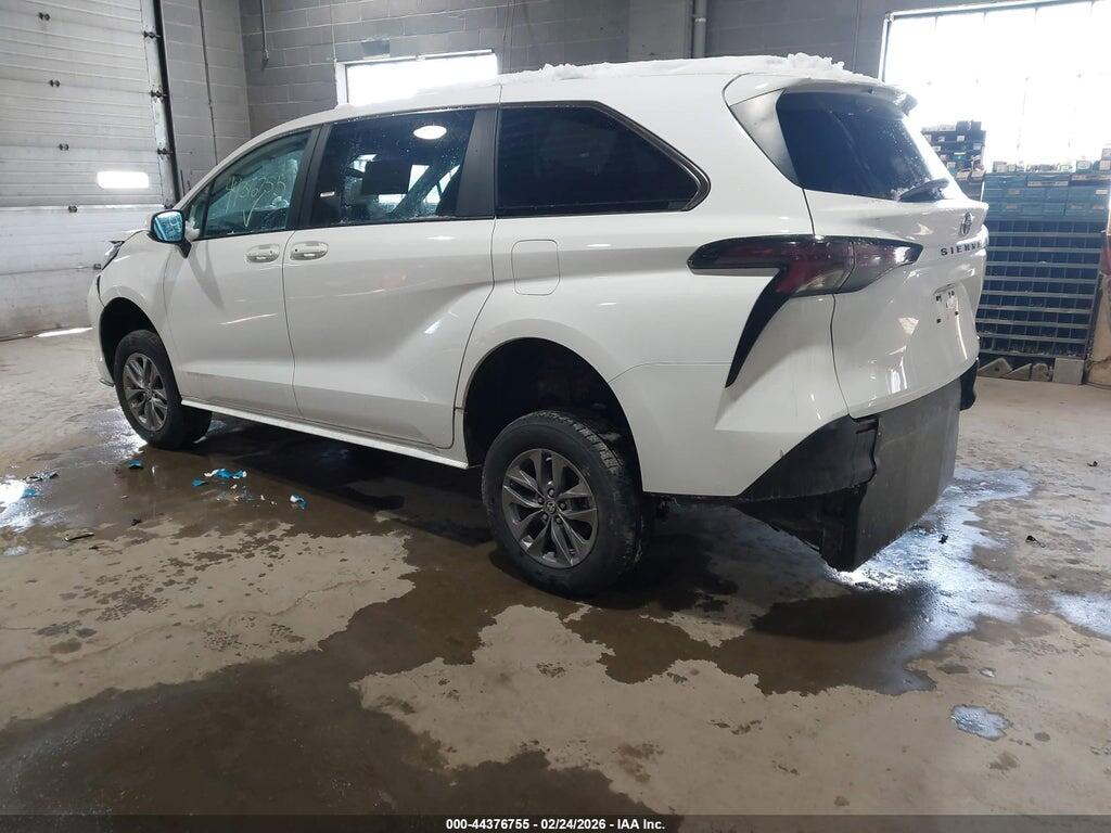 5TDKRKEC7RS190791 2024 TOYOTA SIENNA photo no. 3
