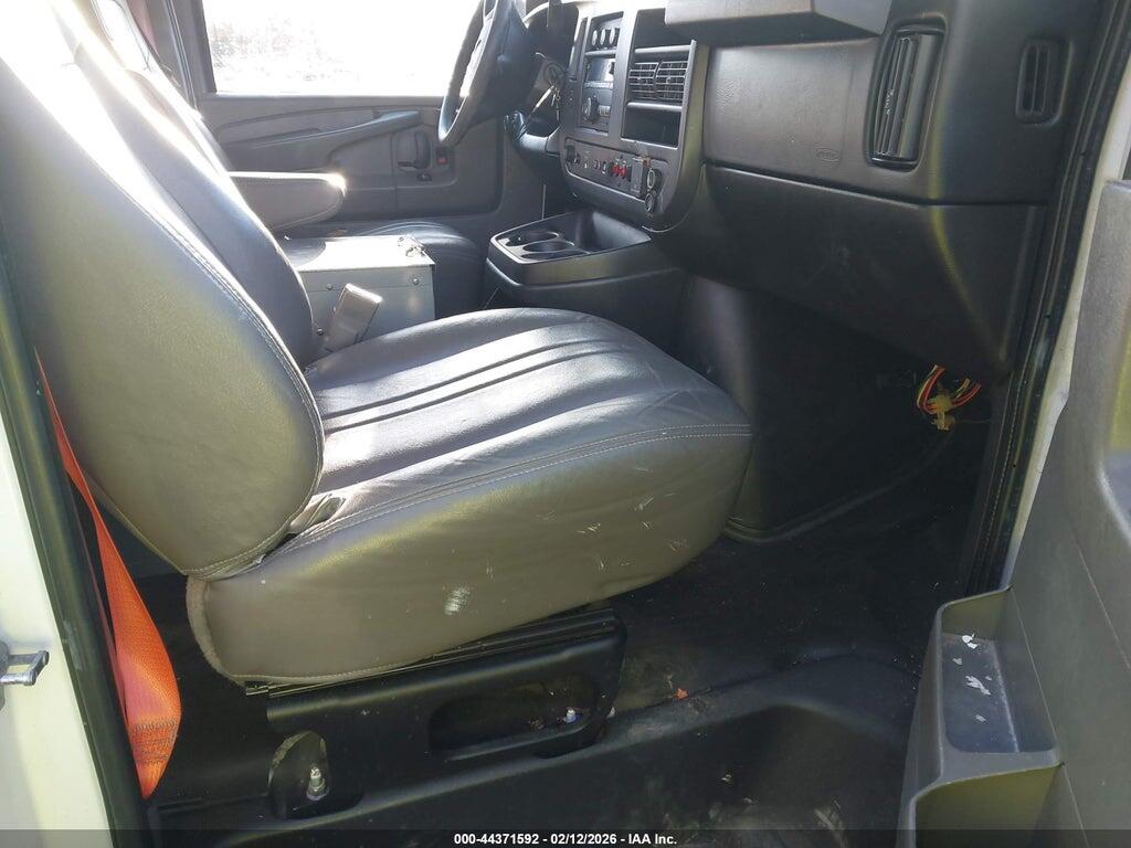 1GCWGFCF9F1233628 2015 CHEVROLET EXPRESS 2500 photo no. 5