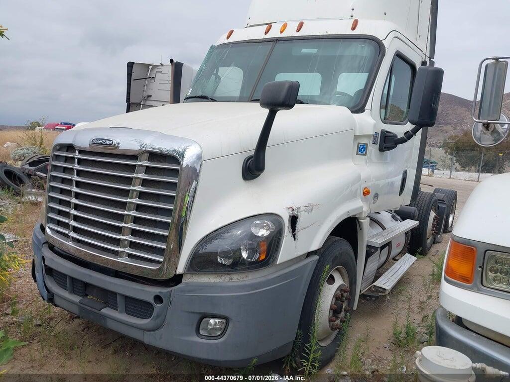 3AKJGEDV3FDGJ3986 2015 FREIGHTLINER CASCADIA 125 photo no. 2