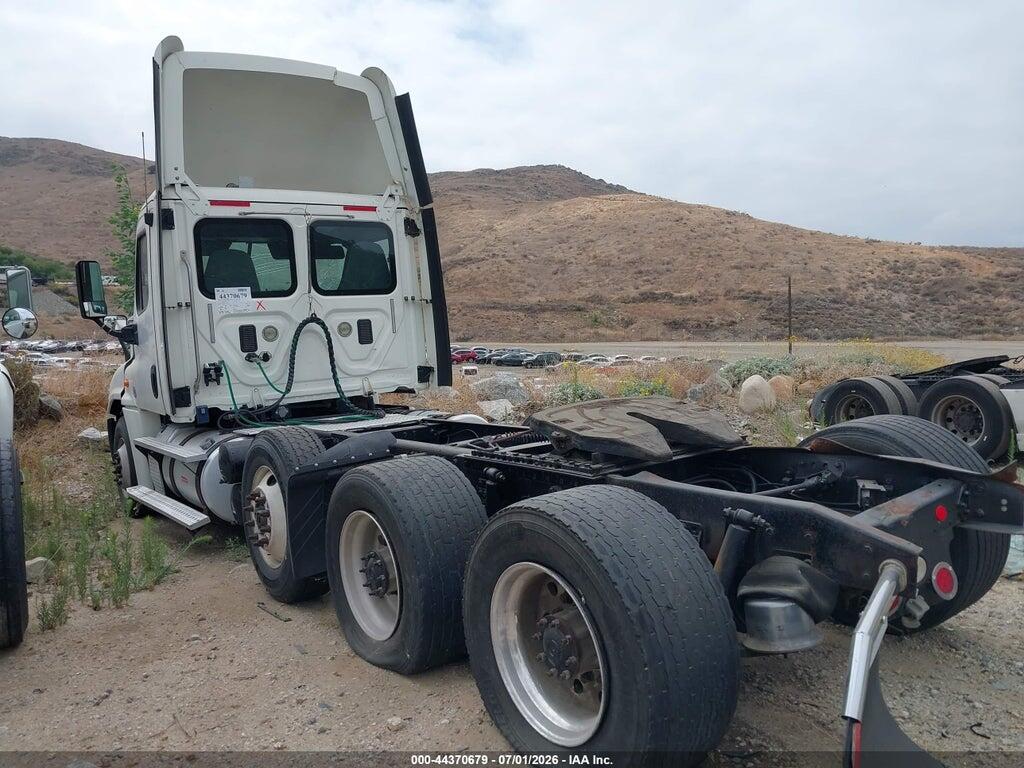 3AKJGEDV3FDGJ3986 2015 FREIGHTLINER CASCADIA 125 photo no. 3