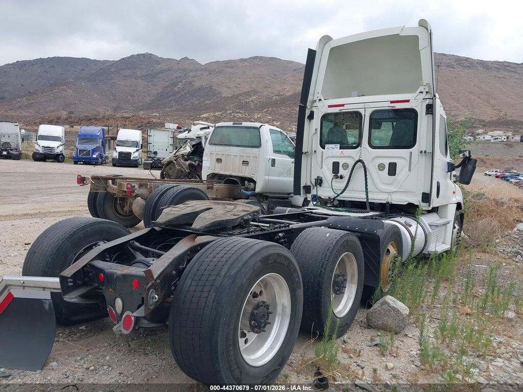 3AKJGEDV3FDGJ3986 2015 FREIGHTLINER CASCADIA 125 photo no. 4