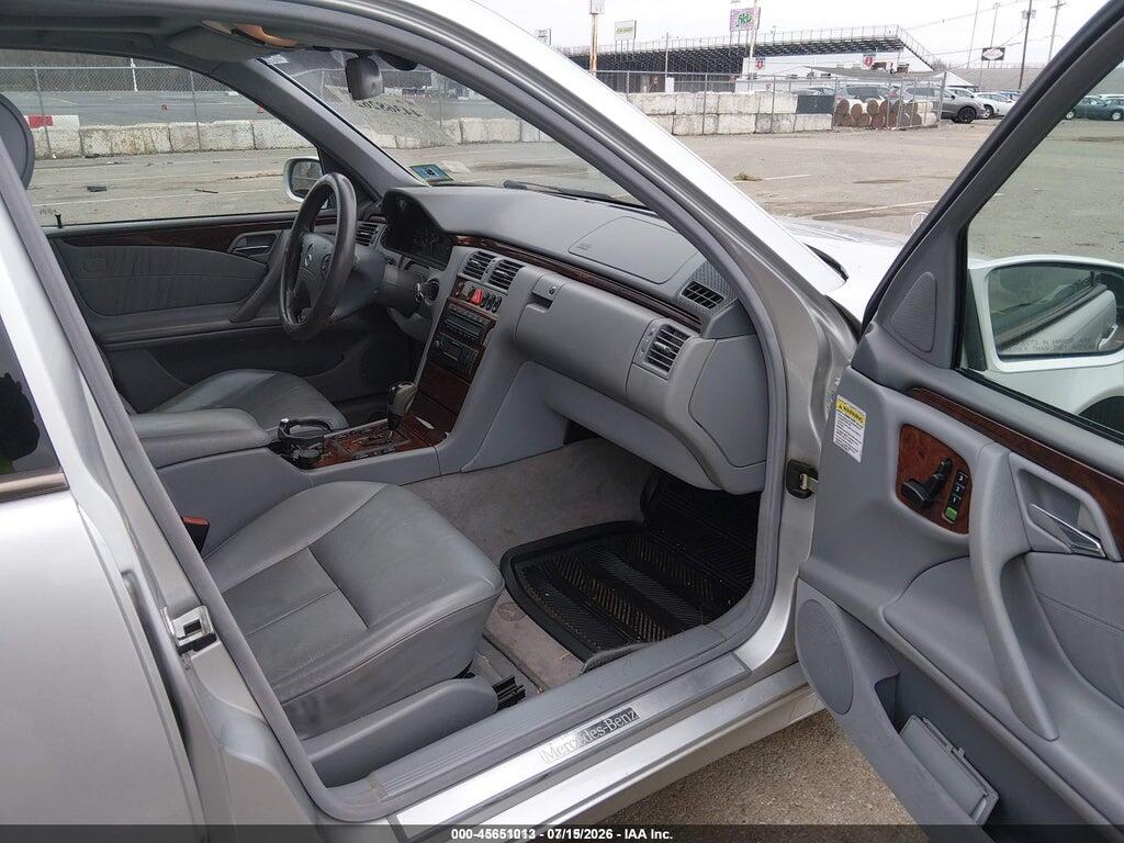 WDBJF82J81X060591 2001 MERCEDES-BENZ E 320 photo no. 5