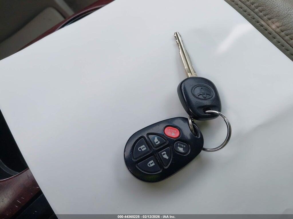 5TDYK3DC8CS218336 2012 TOYOTA SIENNA photo no. 11