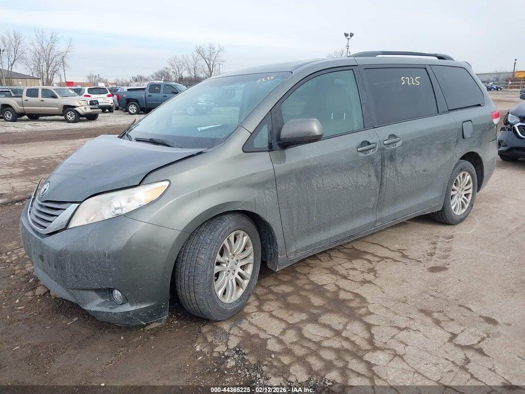 5TDYK3DC8CS218336 2012 TOYOTA SIENNA photo no. 2