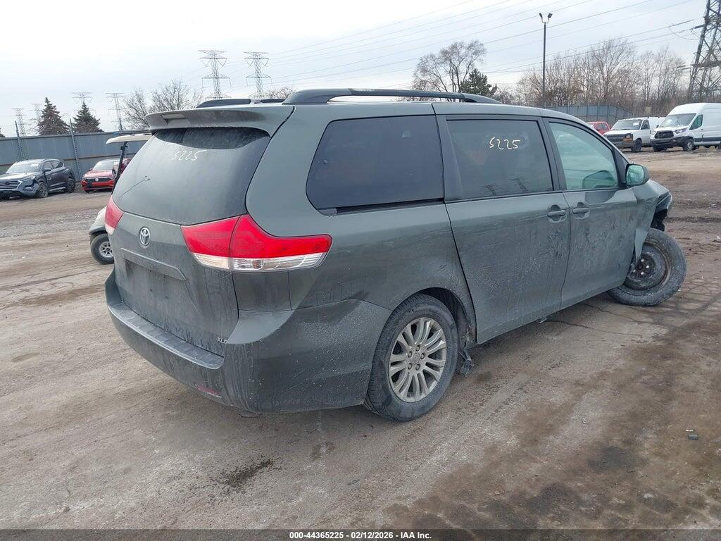 5TDYK3DC8CS218336 2012 TOYOTA SIENNA photo no. 4