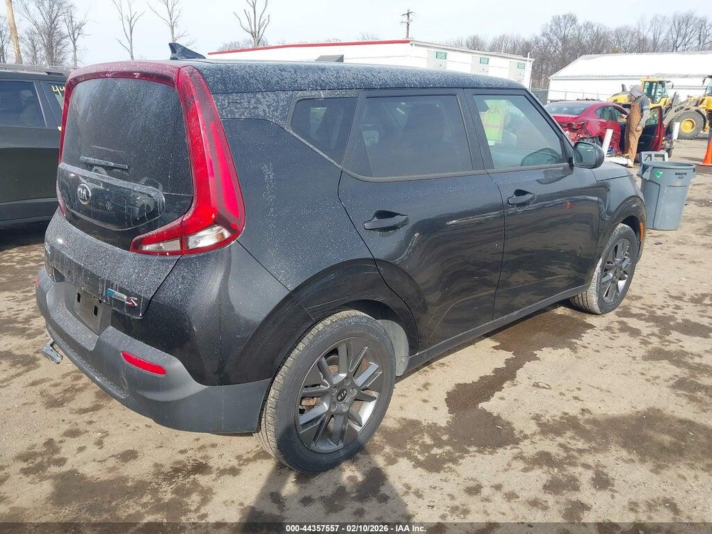 KNDJ23AU2M7145913 2021 KIA SOUL photo no. 4
