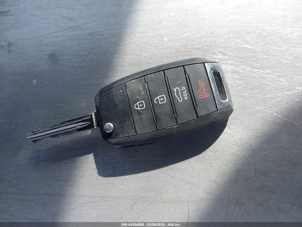 3KPFL4A75HE100344 2017 KIA FORTE photo no. 11