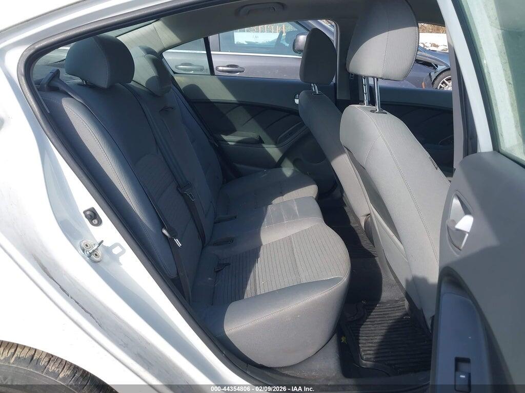 3KPFL4A75HE100344 2017 KIA FORTE photo no. 8