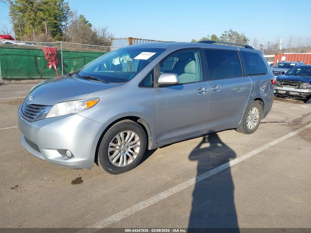 5TDYK3DC4GS746672 2016 TOYOTA SIENNA photo no. 2