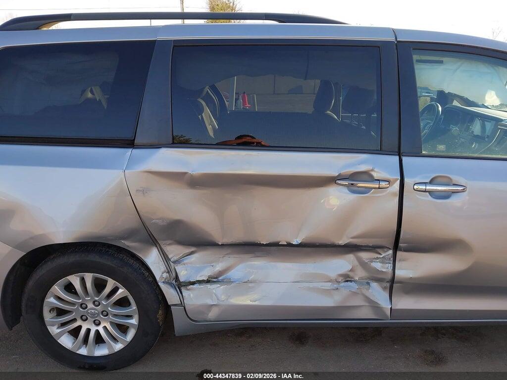 5TDYK3DC4GS746672 2016 TOYOTA SIENNA photo no. 6