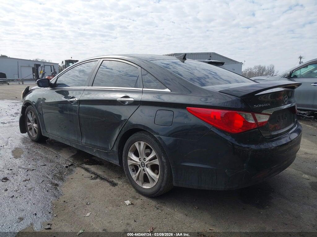 5NPEC4AC6BH022393 2011 HYUNDAI SONATA photo no. 3