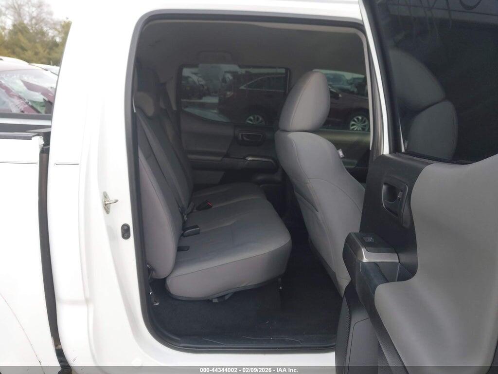 3TMAZ5CN5JM064001 2018 TOYOTA TACOMA photo no. 8